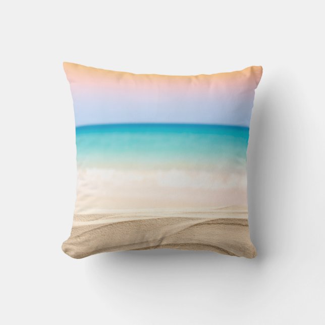 Minimalist Throw Pillow – Sunset Ocean Gradient De (Front)