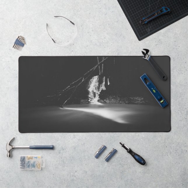 Minimalistic black and white waterfall desk mat (Workstation)