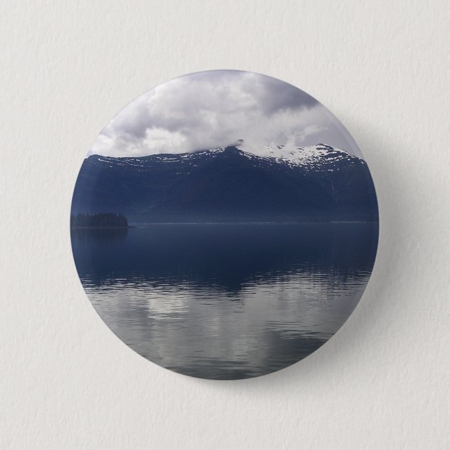 Misty Alaskan Sea in Shades of Blue 6 Cm Round Badge (Front)