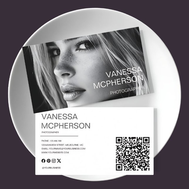 Modeern Simple Minimalist Professonal Photo Business Card (Creator Uploaded)