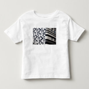 Modern black and white building in Hong Kong Toddler T-Shirt