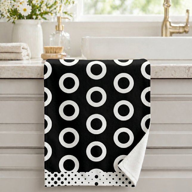 Modern Black White Circle Ring Pattern Bath Towel Set (Creator Uploaded)
