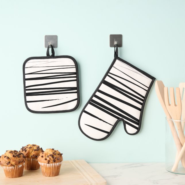 Modern Black & White Lines Abstract Art  Oven Mitt & Pot Holder Set (Insitu(Hanging))