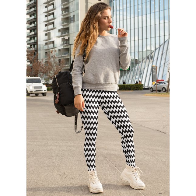 Modern Chic Geometric Black White Zig Zag Pattern Leggings (Modern Chic Geometric Black White Zig Zag Pattern Leggings)