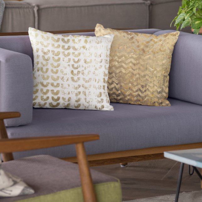 Modern Distressed Metallic Gold Pattern - Chevron Cushion (Creator Uploaded)