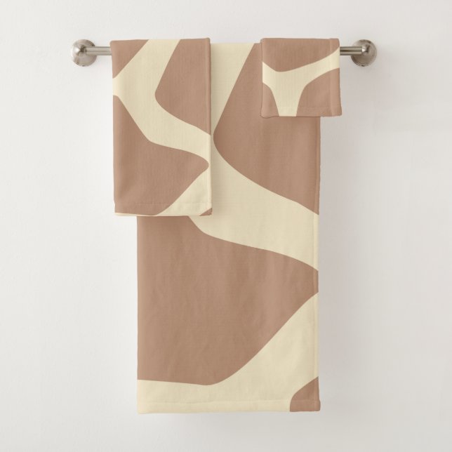 Modern giraffe pattern bath towel set (Insitu)