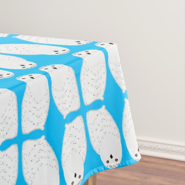 Modern glam snow owl tablecloth (In Situ)