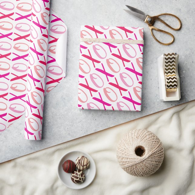 Modern Hugs & Kisses (XOXO) Valentine's Day Wrapping Paper (Crafts)