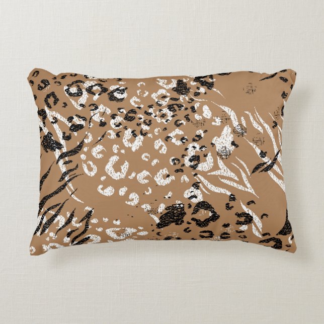 Modern leopard: wild nature pattern. decorative cushion (Front)