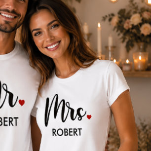 Modern Mrs Calligraphy Heart Monogram T-Shirt
