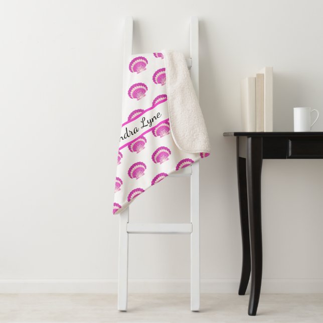 Modern Nautical Seashell Pink Shell Beach Pattern Sherpa Blanket (In Situ)