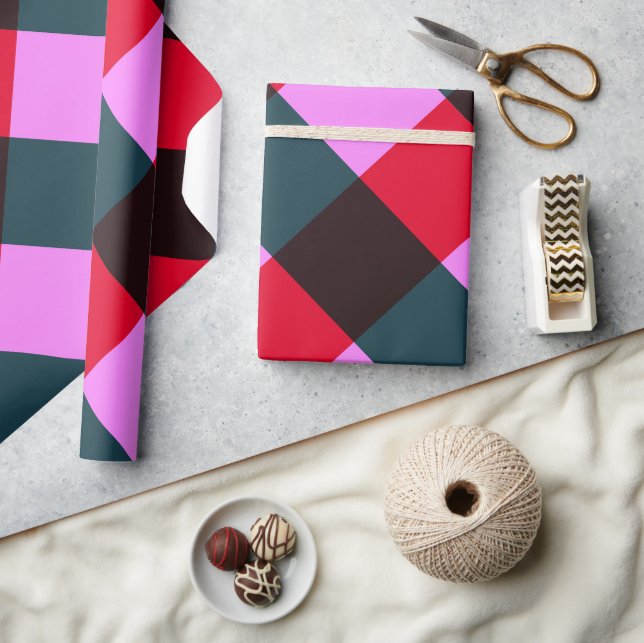 Modern Plaid Wrapping Paper (Crafts)