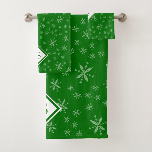 Modern Snowflake Pattern on Green Monogrammed Bath Towel Set (Insitu)