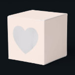 Modern Solid Cream Simple Chic Elegant Favour Box<br><div class="desc">Modern Solid Cream Simple Chic Elegant Favour Boxes features a modern solid cream. Perfect for Valentine's Day,  Women's Day,  Mother's Day,  birthday parties,  anniversary,  weddings,  baby showers and more. Created by Evco Studio www.zazzle.com/store/evcostudio</div>