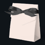 Modern Solid Cream Simple Chic Elegant Favour Box<br><div class="desc">Modern Solid Cream Simple Chic Elegant Favour Boxes features a modern solid red. Perfect for Valentine's Day,  Women's Day,  Mother's Day,  birthday parties,  anniversary,  weddings,  baby showers and more. Created by Evco Studio www.zazzle.com/store/evcostudio</div>