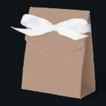 Modern Solid Nutshell Brown Simple Chic Elegant Favour Box<br><div class="desc">Modern Solid Nutshell Brown Simple Chic Elegant Favour Boxes features a modern solid brown. Perfect for Valentine's Day,  Women's Day,  Mother's Day,  birthday parties,  anniversary,  weddings,  baby showers and more. Created by Evco Studio www.zazzle.com/store/evcostudio</div>