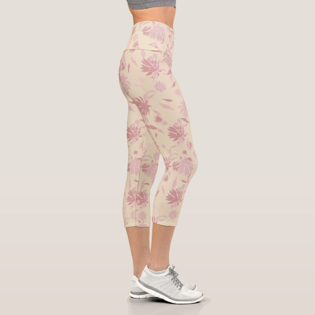 Modern Stylish Elegant Flowers Blush Pink Cream  Capri Leggings (Right)