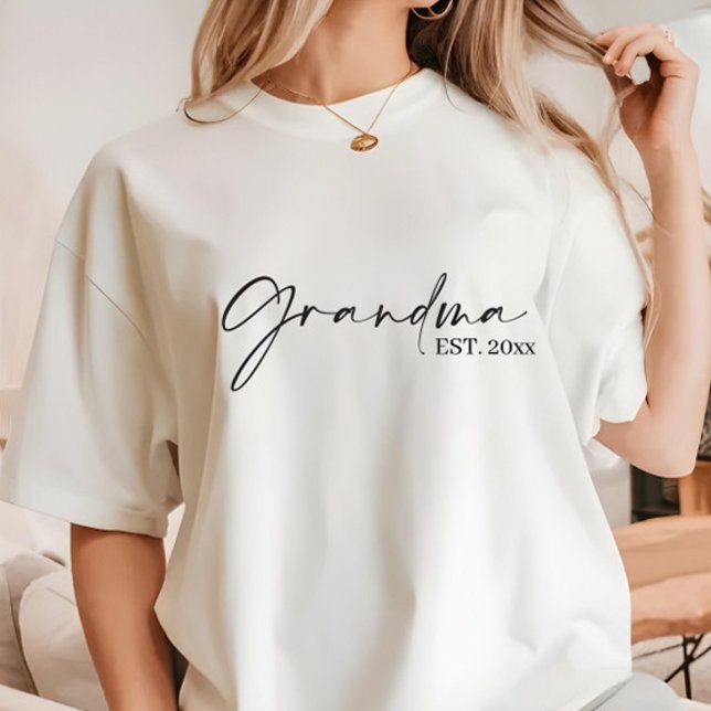 ModernMinimalist Grandma EST T-Shirt (Creator Uploaded)