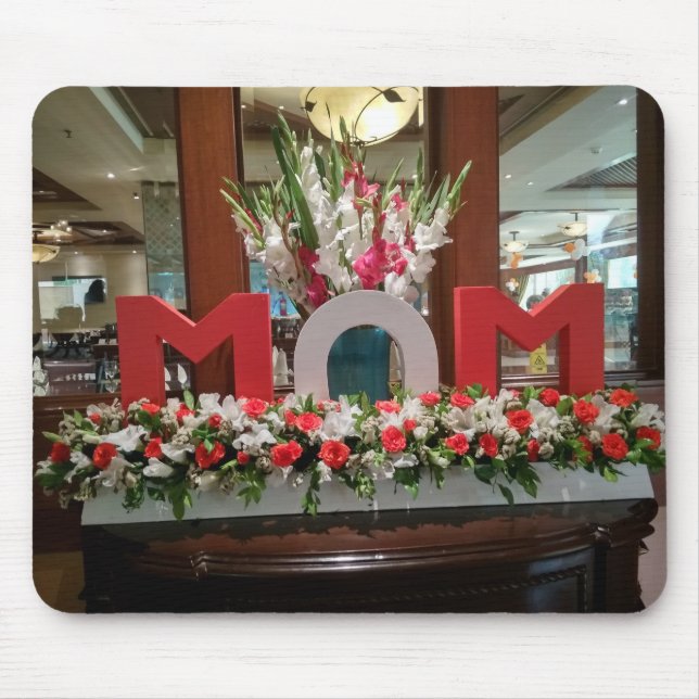 "Mom, I Love You" – A Heartfelt Floral Tribute Mouse Pad (Front)