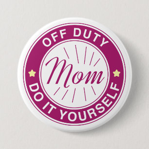 Mom Off Duty 7.5 Cm Round Badge