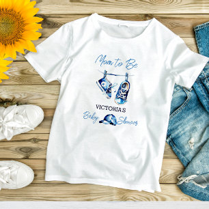Mom to be It's a boy blue baby shoes baby shower T-Shirt