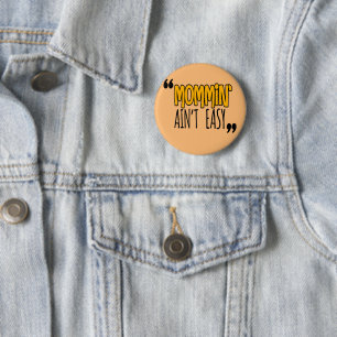 Mommin' Ain't Easy 6 Cm Round Badge