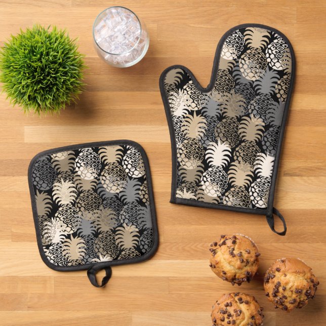 Momona Hawaiian Tropical Pineapple Black Taupe Oven Mitt & Pot Holder Set (Top Down)