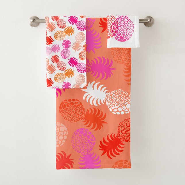 Momona Hawaiian Tropical Pineapple Coordinates Bath Towel Set (Insitu)