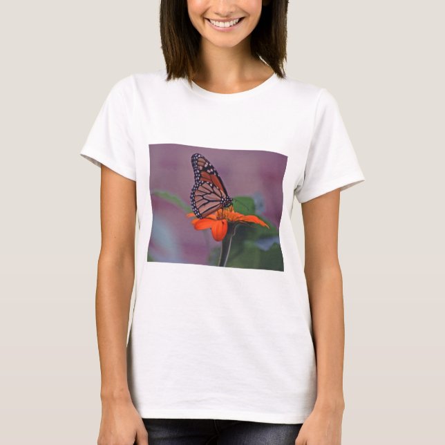 Monarch Butterfly on Mexican Sunflower(Tithonia).j T-Shirt (Front)