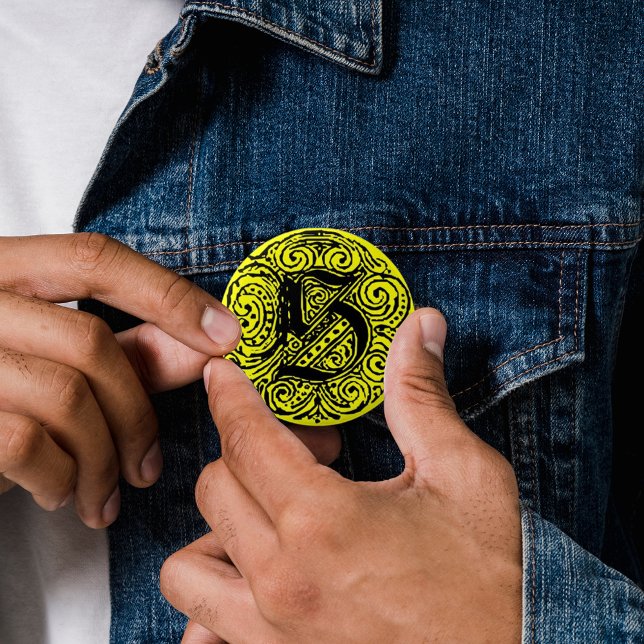 Monarchia "S" 6 Cm Round Badge (S Monogram fancy text monarchia pinback button badge
)