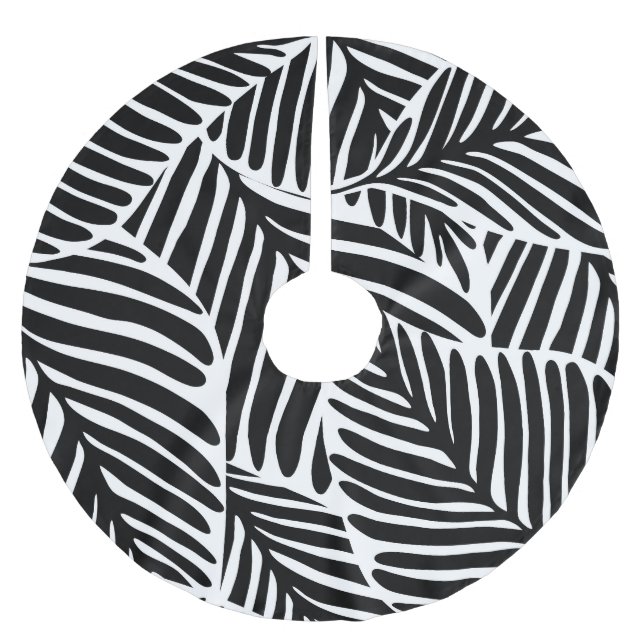 Monochrome Jungle Geometric Seamless Pattern Brushed Polyester Tree Skirt (Front)