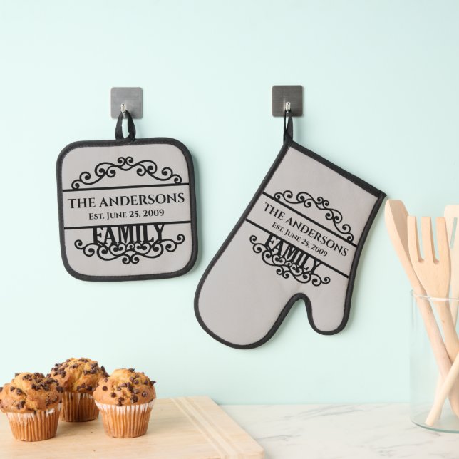 Monogram Family Name  Oven Mitt & Pot Holder Set (Insitu(Hanging))