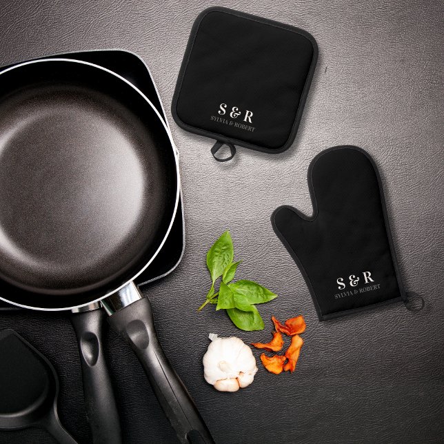 Monogram Initials Couple Name Black Oven Mitt &amp; Pot Holder Set (Monogrammed black oven mitt and pot holder)