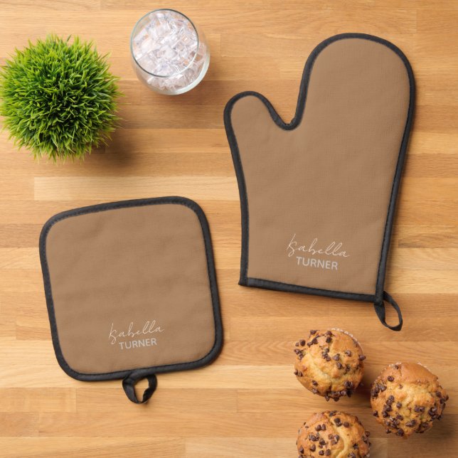 Monogram Name Brown Oven Mitt & Pot Holder Set (Top Down)