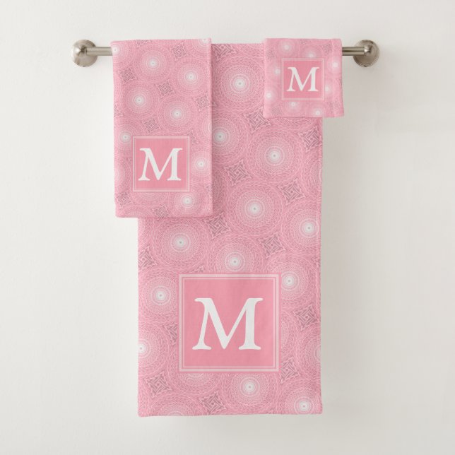Monogram pink circles pattern bath towel set (Insitu)