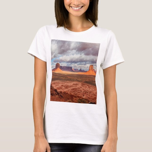 Monument valley landscape, AZ T-Shirt (Front)
