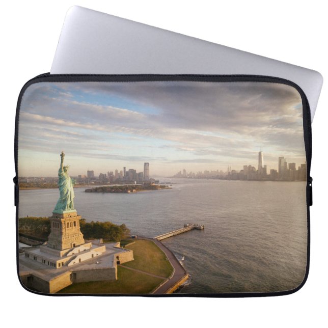 Monuments | Statue of Liberty Laptop Sleeve (Front)