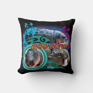 MooDeng2 Black Pillow