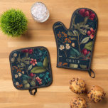 Moody Romantic Navy Blue Floral Oven Mitt & Pot Holder Set<br><div class="desc">A beautifully designed custom Moody Romantic Navy Blue Floral Oven Mitts & Pot Holders makes for an exceptional gift, whether you're treating yourself or surprising someone special. Perfect for baking enthusiasts of all levels. The sleek design and the ability to personalise with a name make it a one-of-a-kind gift. It's...</div>