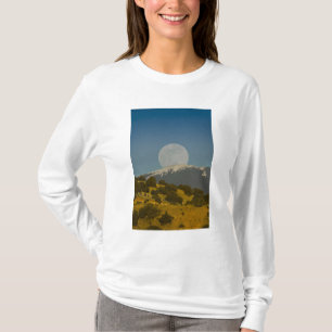 Moonrise over the Sangre de Cristo Mountains, T-Shirt