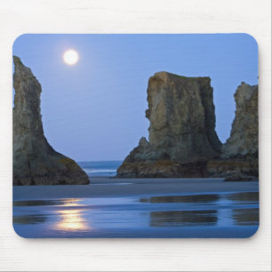 Moonset, Bandon Beach, Oregon. Mouse Pad