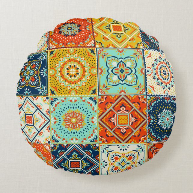 Moroccan tile mosaic illustration pattern round cushion (Front)