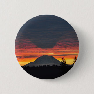 Mount Rainier and it's Shadow 6 Cm Round Badge