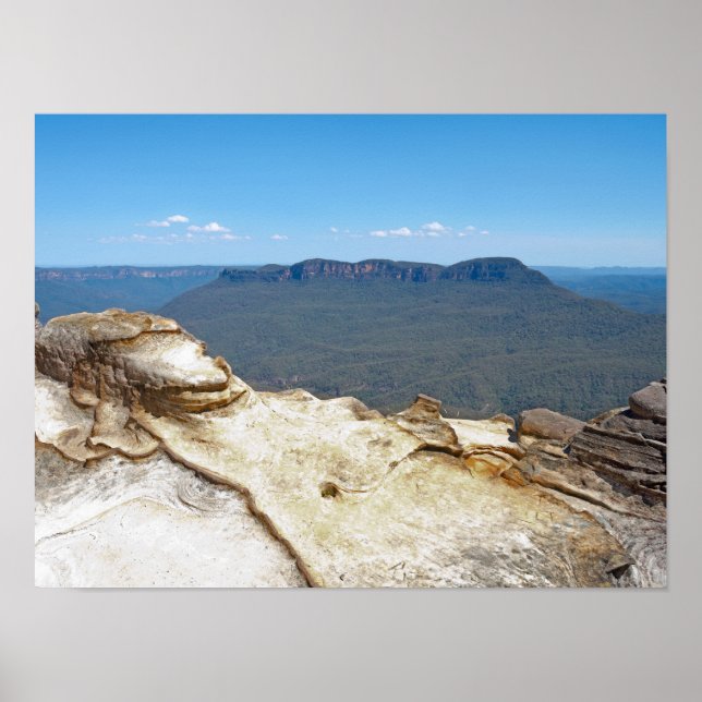 Mount Solitary and Jamison Valley Poster (Front)