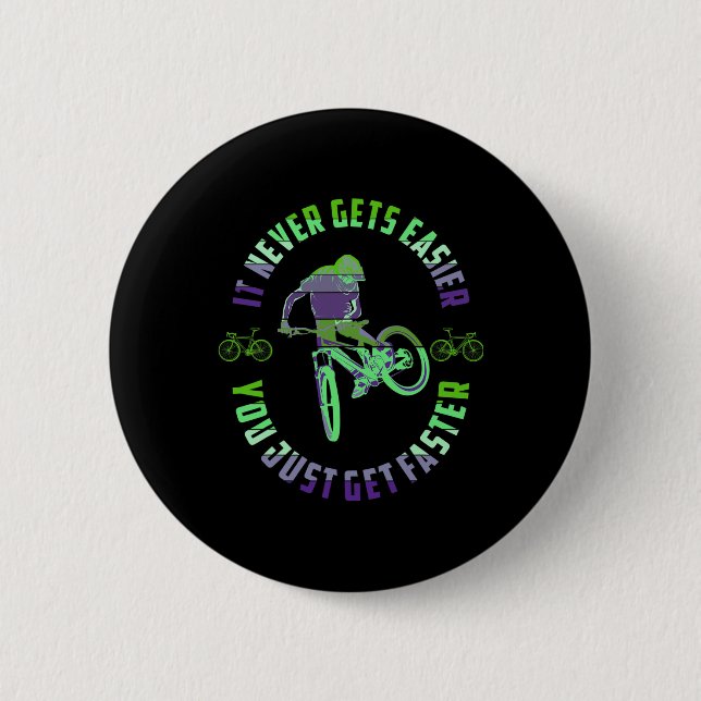 Mountain Biking It Never Gets Easier Downhill Moun 6 Cm Round Badge (Front)