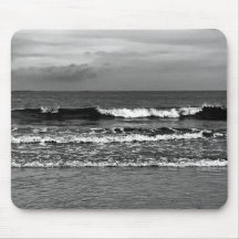 Mouse pad with black and white photo of the ocean