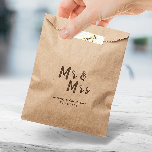 Mr and Mrs rustic wedding favours Favour Bag (Mr and Mrs rustic wedding favors Favor Bag)