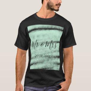 Mr & Mrs add family name date year wedding favour T-Shirt