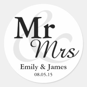 Mr&Mrs Simple Elegant Typography Wedding Favour Classic Round Sticker