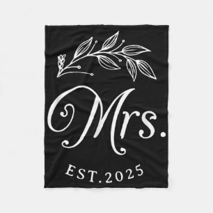 Mrs 2025 Matching Shirt Mr And Mrs Est 2025 Bride Fleece Blanket